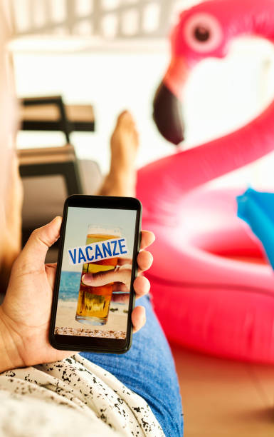 istock text holidays in italian in a smartphone 1254031773