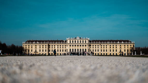 palácio schonbrunn - large vienna austria blue - fotografias e filmes do acervo