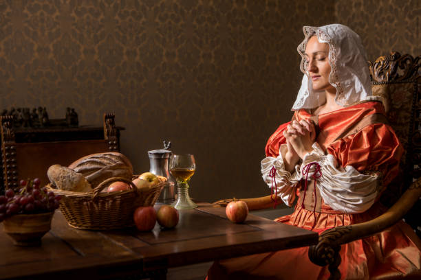 portrait of a beautiful historical dutch noble woman - 17th century style imagens e fotografias de stock