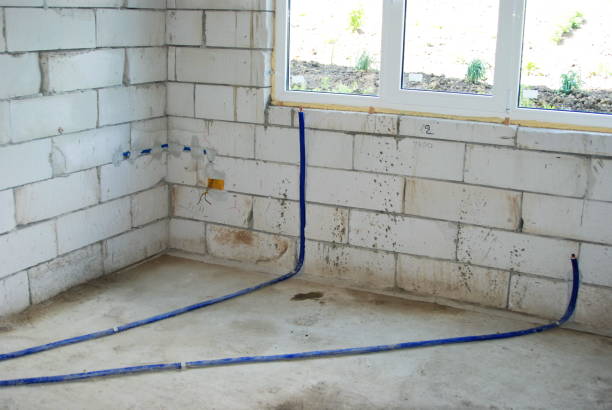 istock Underfloor Installation for home heating in residential building 1254120313