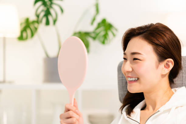 istock asian woman to see a mirror 1254142779