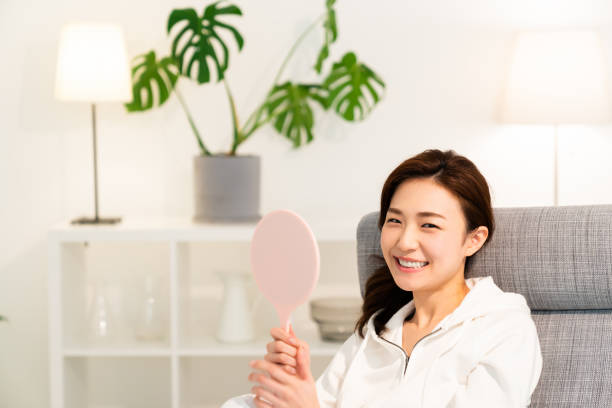 istock asian woman to see a mirror 1254143300