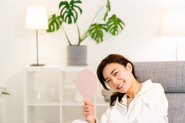 istock asian woman to see a mirror 1254143317