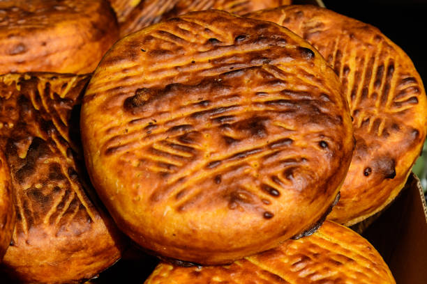 istock Freshly baked corn bread displayed on a table at a food market 1254181031