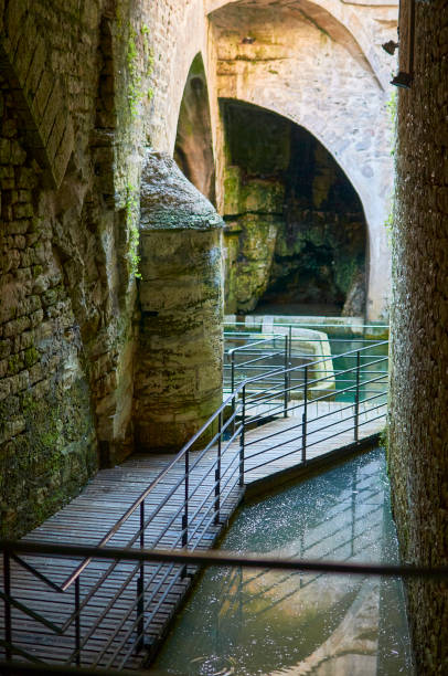 Villa de Dole, France, birthplace of Luis Pasteur Interior passageway that connects two streets at different heights, in the city of Iole dole stock pictures, royalty-free photos & images