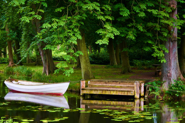 istock Public park with lake and jetty 1254235912