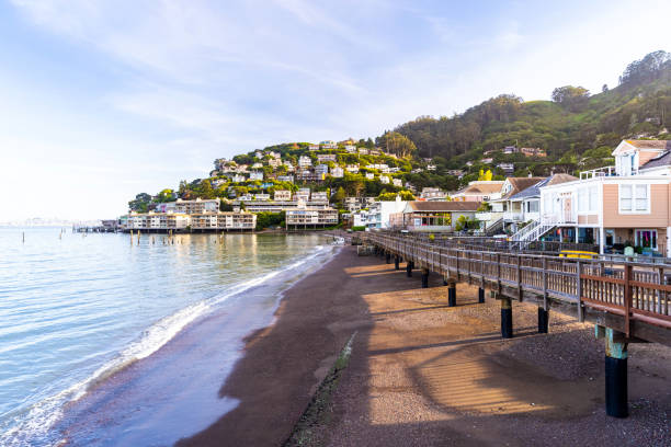 sausalito resort città per gli uomini di san francisco - sausalito foto e immagini stock