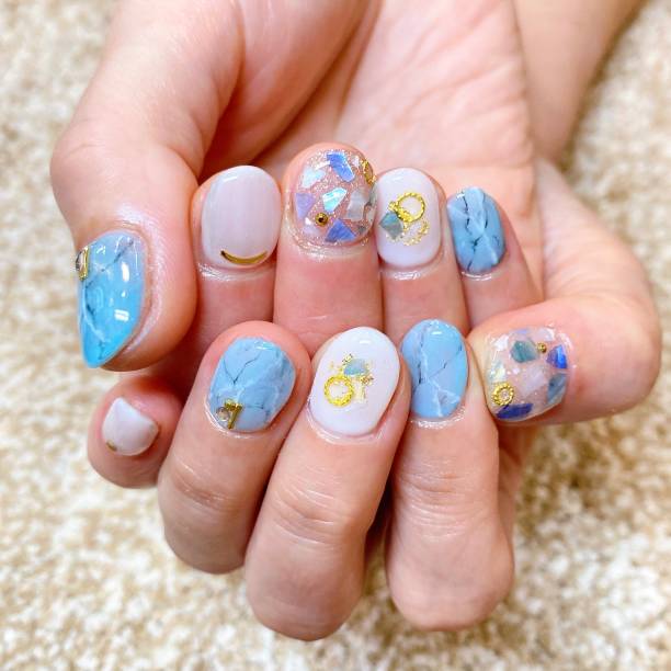 istock Summer design gel nail 1254252062