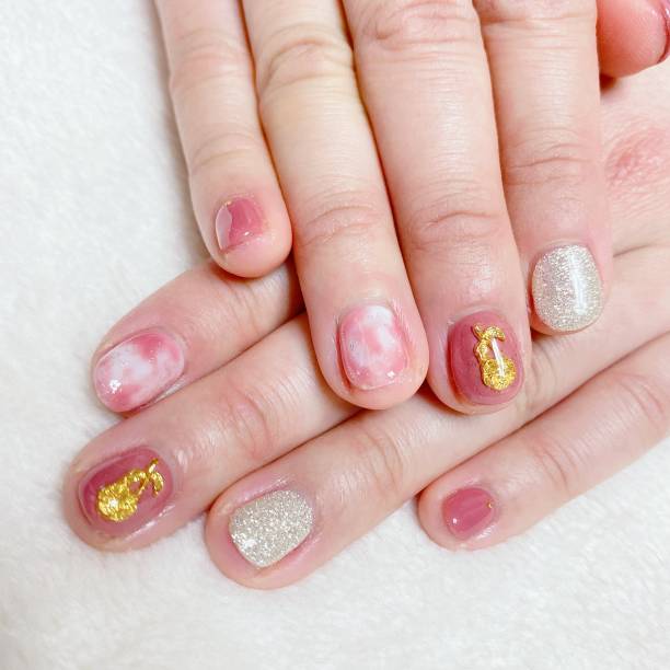 istock Gel nail art 1254252226