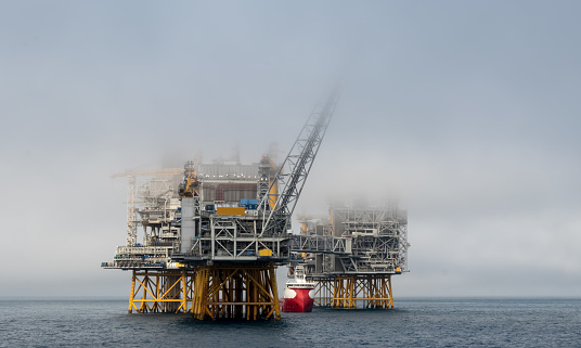 Offshore oil platform