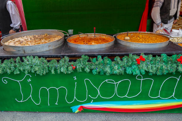 tradycyjne rumuńskie jedzenie przygotowane na ulicznych targach bożonarodzeniowych - timisoara zdjęcia i obrazy z banku zdjęć