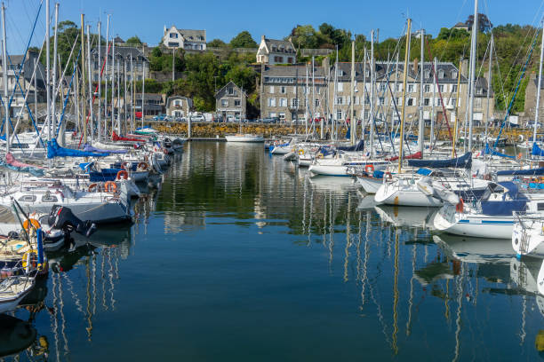 istock High and low tide in Britanny coast 1254273619