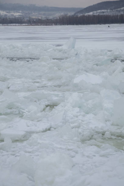 istock Winter on the Volga in Russia 1254273829