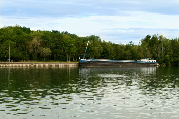 evry, frança. transporte fluvial. - barge canal construction engineering - fotografias e filmes do acervo