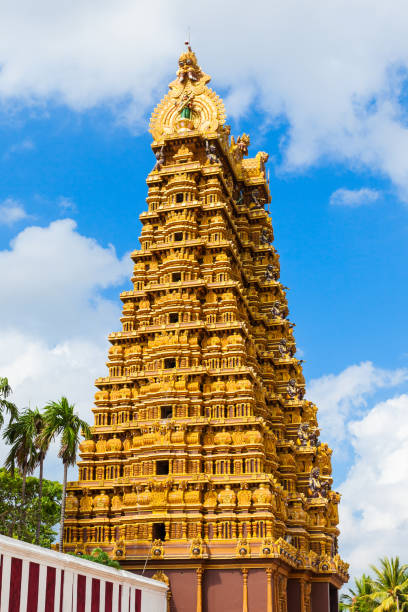 temple de nallur kandaswamy - gopuram architecture and buildings temple sri lanka photos et images de collection