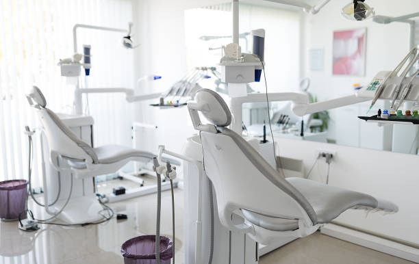 現代の歯科医院 - dentist office dentists chair dental equipment medical equipment ストックフォトと画像