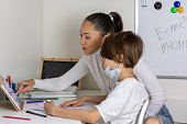 mutter-hilft-sohn-bei-hausaufgaben.jpg?b=1&s=170x170&k=20&c=Vhr9QZABSFqZqX4lHAo-CMrl8j0yQoHlp7vmzPXxgpM=