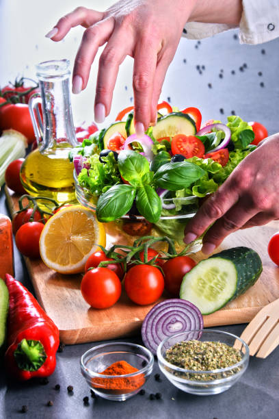 Preparation of a vegetable salad from fresh organic ingredients