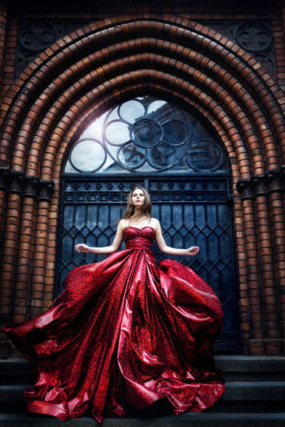 Vestidos Largos Brillantes - Banco de fotos e imágenes de stock - iStock Vestidos Largos Brillantes - Banco de fotos e imágenes de stock - iStock