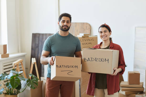 istock Couple moving the house 1254428804