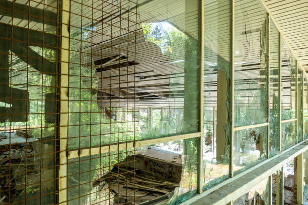istock a lost hospital from outside 1254461515