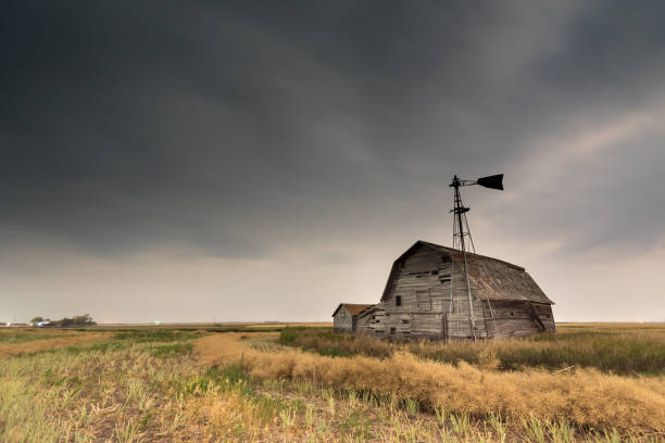 istock Moody sky over an abandoned prairie barn 1254463591