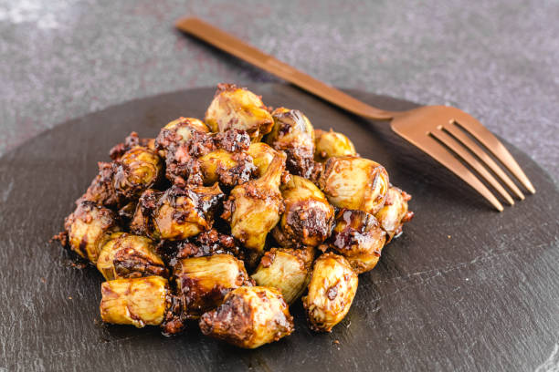 istock Salted baby artichokes with Pedro Ximenez reduction 1254469348