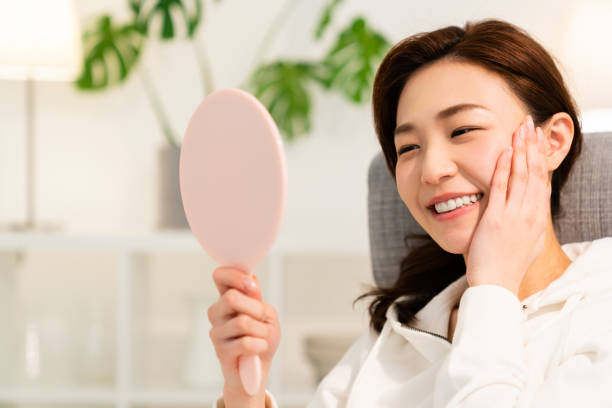 istock asian woman to see a mirror 1254476720
