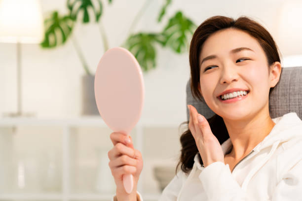 istock asian woman to see a mirror 1254476768