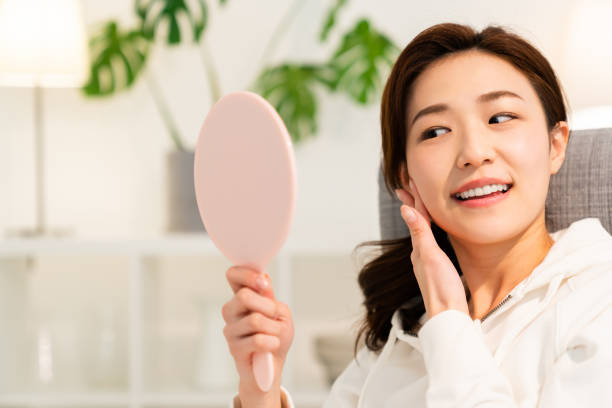 istock asian woman to see a mirror 1254476783