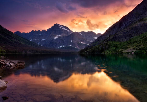 the celebration of light - lake us glacier national park cloudscape cloud imagens e fotografias de stock