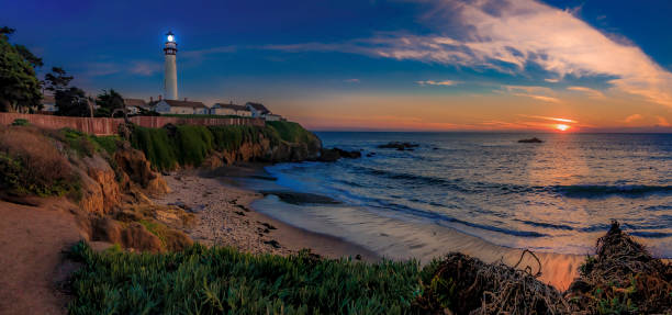 panorama de pigeon point lightouse en california al atardecer - pigeon point lighthouse fotografías e imágenes de stock