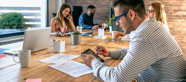 businessman working in a coworking office - social housing audio imagens e fotografias de stock