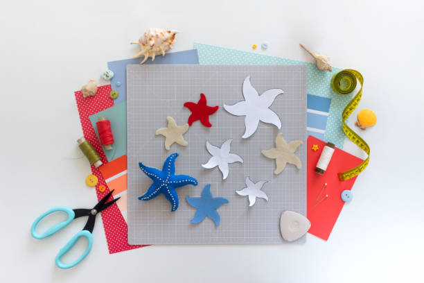 istock DIY instruction. Step by step tutorial. Making Summer decor - wreath of rope with sea stars made of felt. Craft tools and supplies. Step 2 1254549635