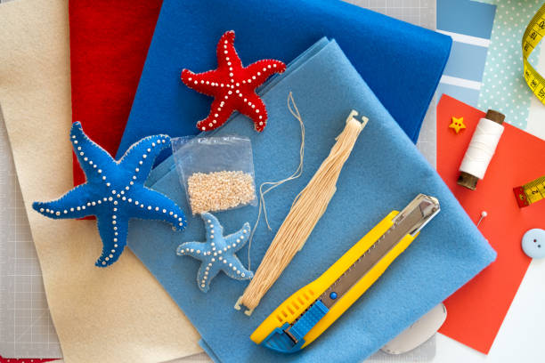 istock DIY instruction. Step by step tutorial. Making Summer decor - wreath of rope with sea stars made of felt. Craft tools and supplies. Step 1 1254549674