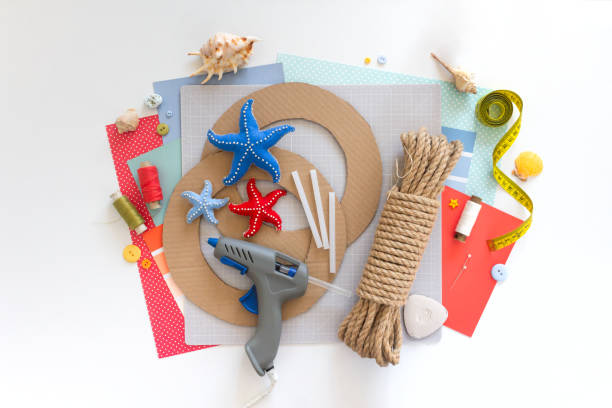 istock DIY instruction. Step by step tutorial. Making Summer decor - wreath of rope with sea stars made of felt. Craft tools and supplies. Step 5 1254549693