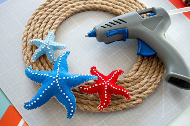 istock DIY instruction. Step by step tutorial. Making Summer decor - wreath of rope with sea stars made of felt. Craft tools and supplies. Step 6 1254549726