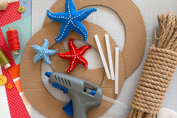 istock DIY instruction. Step by step tutorial. Making Summer decor - wreath of rope with sea stars made of felt. Craft tools and supplies. Step 5 1254549787