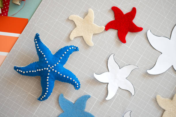 istock DIY instruction. Step by step tutorial. Making Summer decor - wreath of rope with sea stars made of felt. Craft tools and supplies. Step 2 1254549818