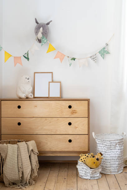 quarto infantil aconchegante com design de interiores autêntico - wicker drawers - fotografias e filmes do acervo