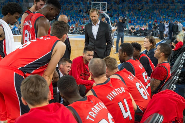 istock Coach giving instructions to basketball team 1254565548