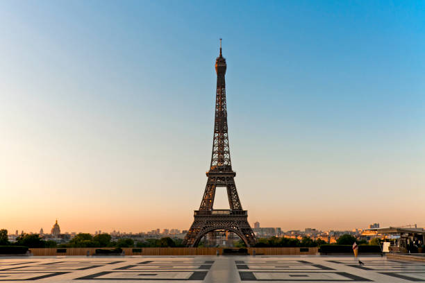 istock Sunrise on Tour Eiffel, in Trocadero 1254568047