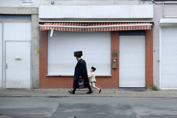 ultraorthodoxe jüdische gemeinde in antwerpen, belgien - ultra orthodox judaism stock-fotos und bilder