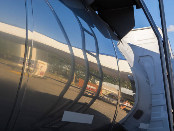 istock Truck shine like a mirror 1254610357