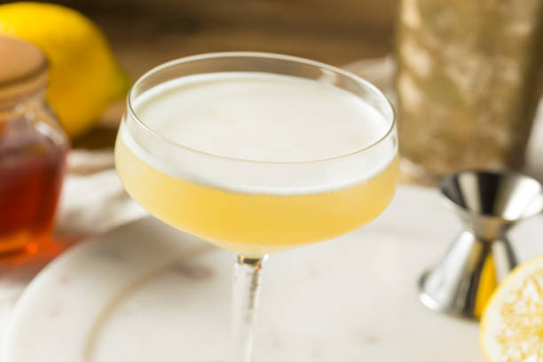 istock Boozy Bees Knees Gin Cocktail 1254641432