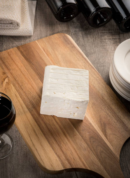 сыр фетта и красное вино здоровая закуска (нажмите для получения дополнительной информации) - fetta cheese стоковые фото и изображения