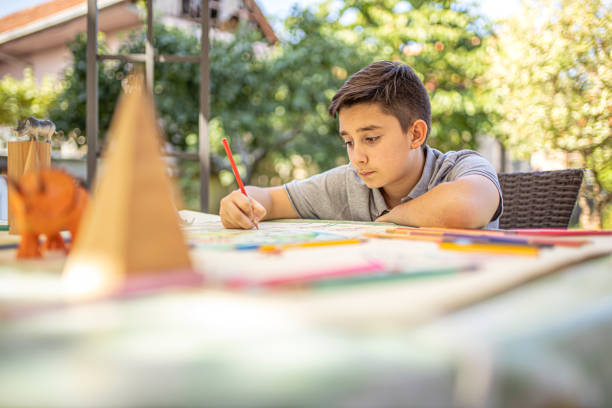 istock Little kid drawing a coronavirus 1254652172