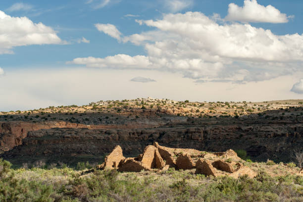 Chaco Culture National Historic Site - Kin Kletzo Ruins ruins of pueblo dwellings, built about 1000 years ago in Chaco Canyon New Mexico chaco culture national historic park stock pictures, royalty-free photos & images
