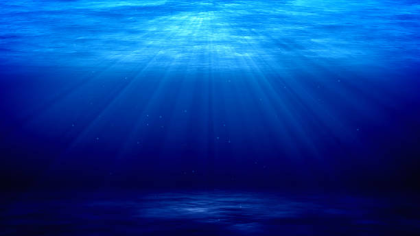 sol de la superficie de la ola de mar - sunbeam underwater blue light fotografías e imágenes de stock