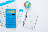 taschenrechner-mit-notizbuch-monatskalender-globus-wirtschaftliche-berechnung-kalkulation.jpg?b=1&s=170x170&k=20&c=QBF8ZuJJdZOaPSTwKDJP4BFAGppshcMJXGqoCvKqn2E=